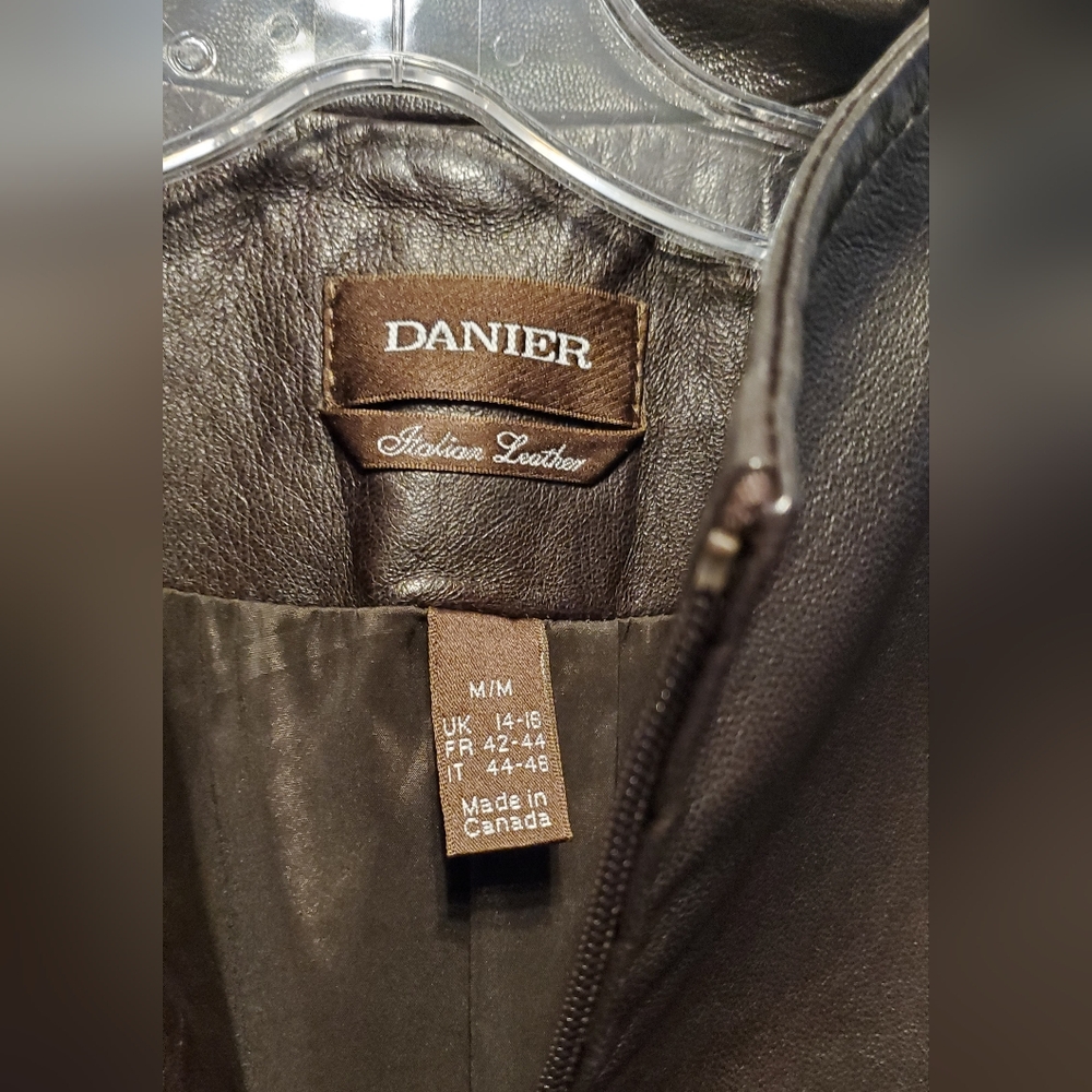 40. Danier Italian Leather Chocolate Brown Jacket - Picture 2 of 11